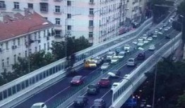 青岛胶宁高架爆料视频,现场惊心动魄，紧急救援展开